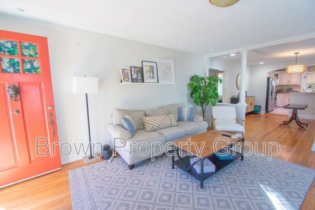 Building Photo - 205 Bethune St