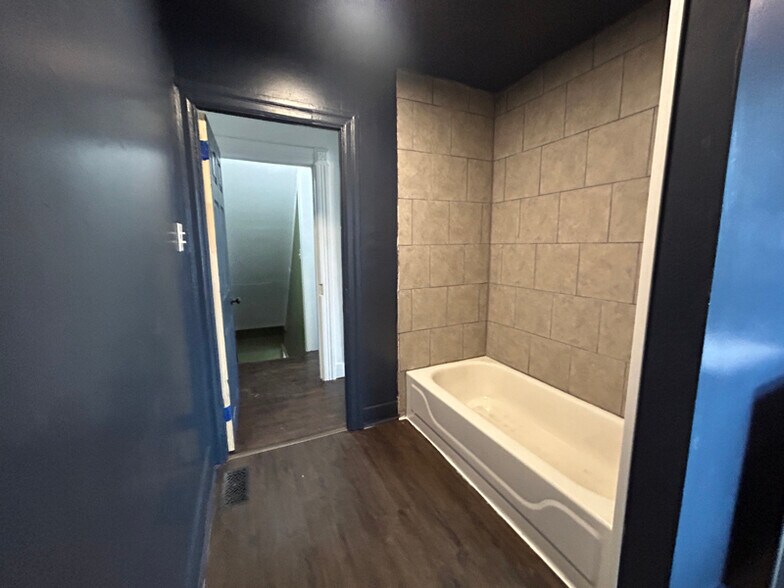 Building Photo - 1668 Memorial Ave