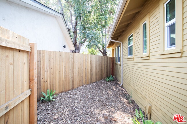 Building Photo - 125 Hackett Pl