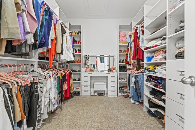 Building Photo - 8906 Dahlia Cir