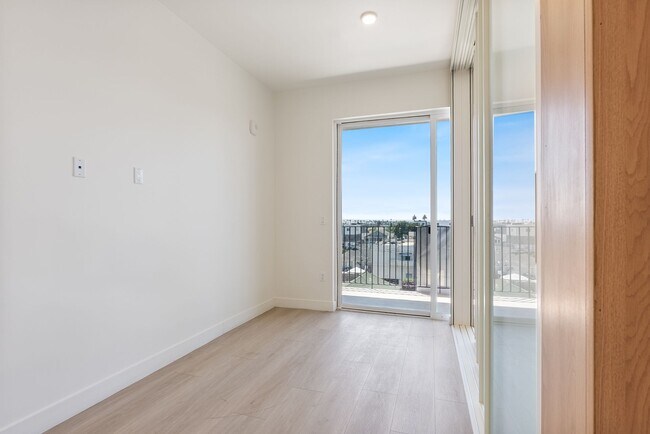 Building Photo - BRAND NEW CONSTRUCTION - Move-In Special 8...