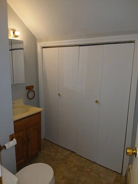 Building Photo - 35 Fairview St