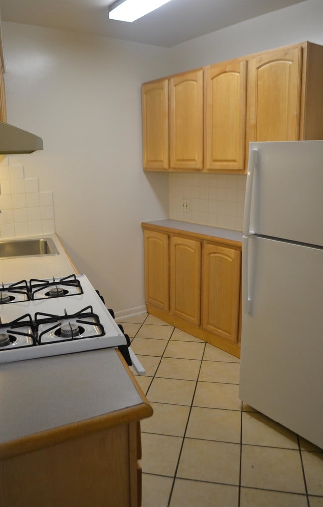 Building Photo - 570 Seegers Rd