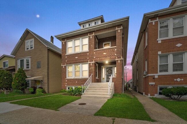 Building Photo - 4912 S Komensky Ave