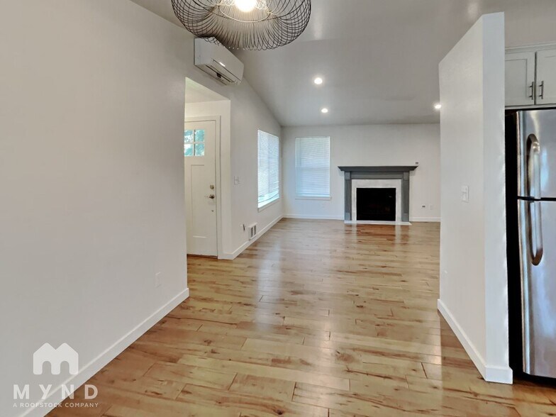 Building Photo - 11709 NE 98th St