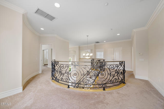 Building Photo - 146 W Le Roy Ave