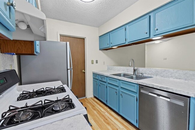 Building Photo - 2409 Berkett Dr