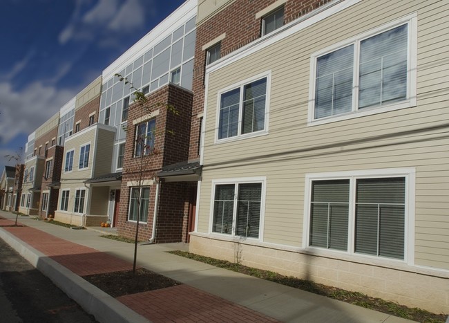 Building Photo - George Street Commons