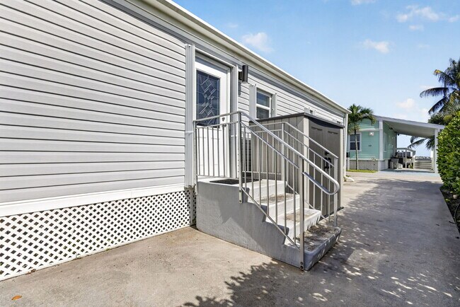 Building Photo - 65 Relaxed Cir
