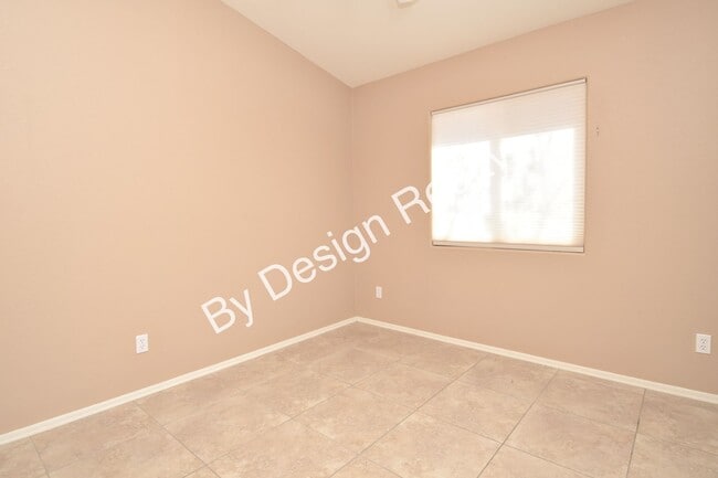 Building Photo - Corner Lot 3 Bed 2 Bath Home Near El Conquistador Golf