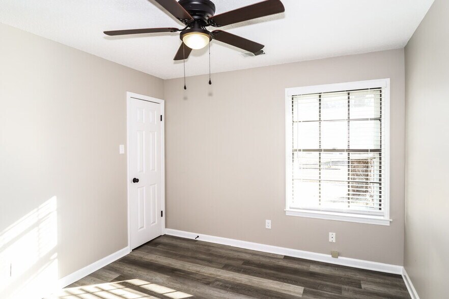 Building Photo - 6070 Halstead St