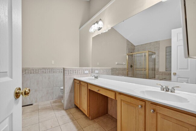 Building Photo - Stunning 4,166 Sq. Ft. Home in Westridge O...