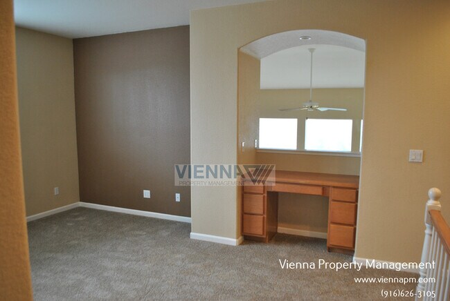 Building Photo - Beautiful 4 Bedroom + Study in Desirable Neighborhood