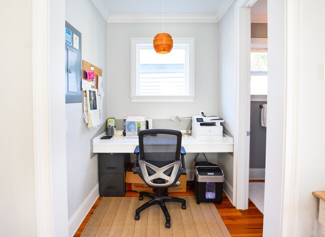 Building Photo - Fully Furnished Home in Downtown Charleston