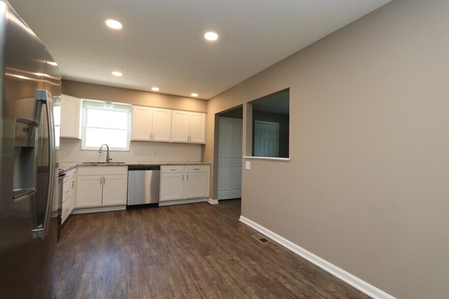 Building Photo - 6810 Village Green Blvd