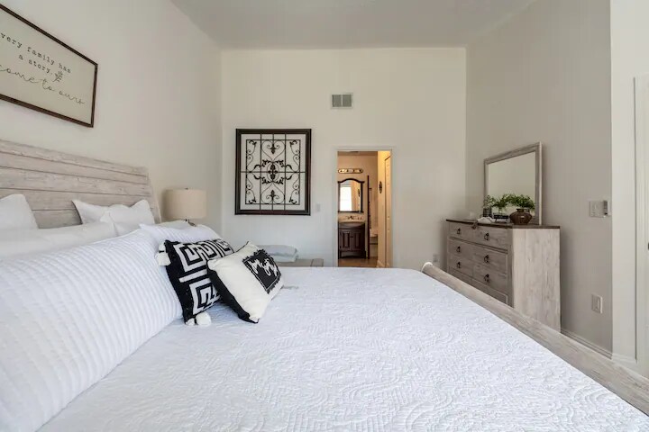 Building Photo - 8824 Coral Palms Ct