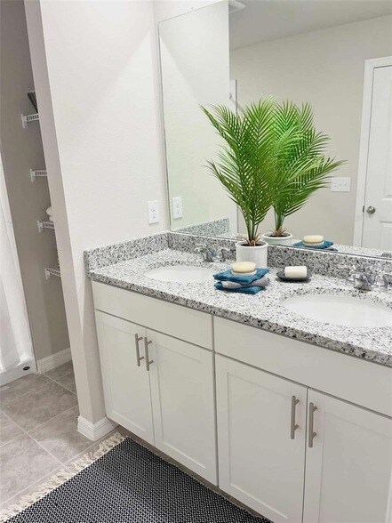 Building Photo - 8683 Holly Grv Ct