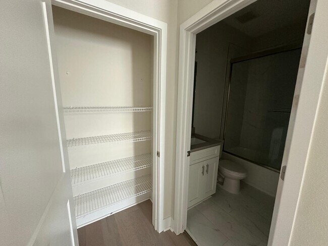 Building Photo - 140-833 Calla Terrace N