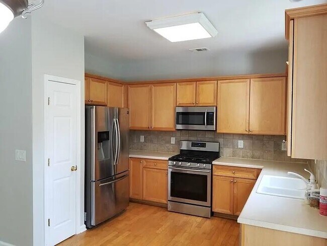 Building Photo - 1353 Dukes Creek Dr