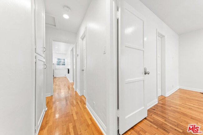 Building Photo - 4221 Stewart Ave