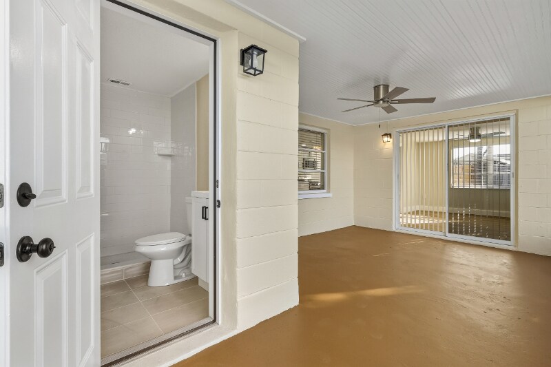 Building Photo - 3208 Holiday Lake Dr