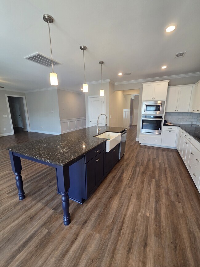 Building Photo - 2105 Thornbury Cove