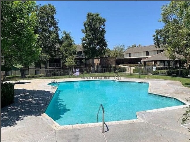 Building Photo - 1 Bedroom ~ Live in the Heart of South Coa...