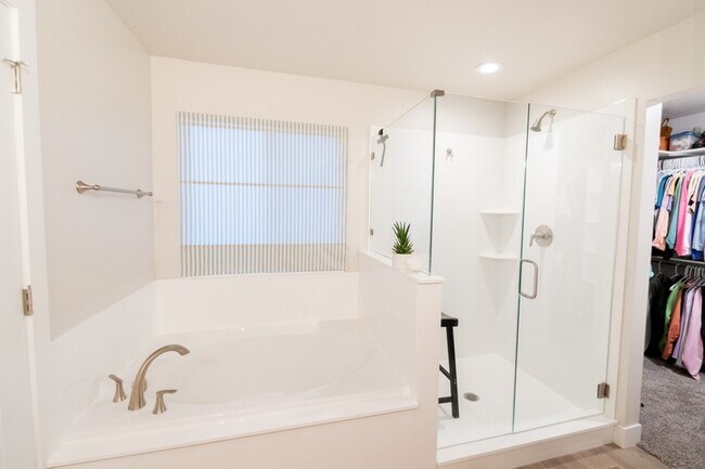 Building Photo - 2823 E Clarkstone Dr