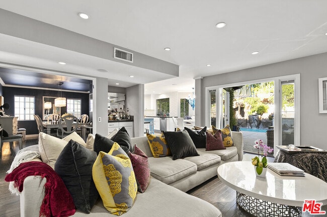 Building Photo - 5176 Don Pio Dr