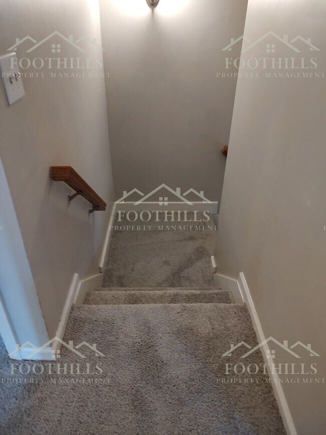 Building Photo - 3-Bedroom Home with Scenic Views in Pendle...