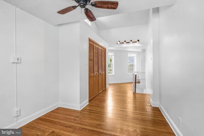 Building Photo - 560 N Judson St