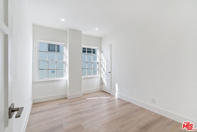 Building Photo - 9216 Alden Dr