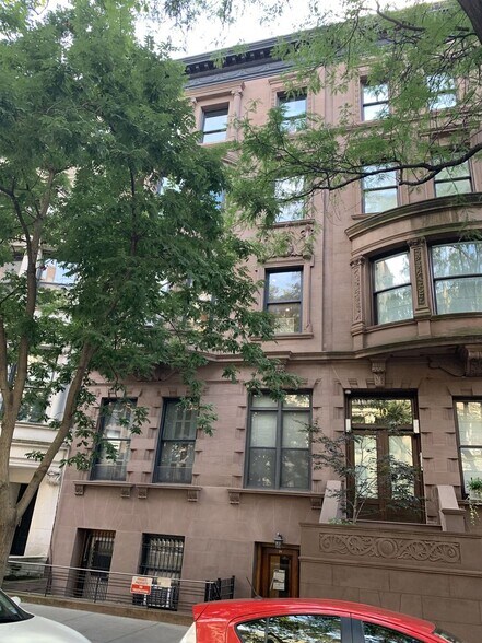 Building Photo - 38 W 69th St
