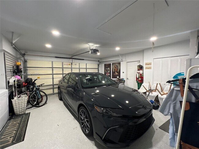 Building Photo - 4934 NW 94th Doral Pl