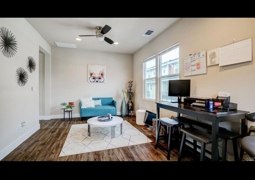 Building Photo - 32 Lipton Way
