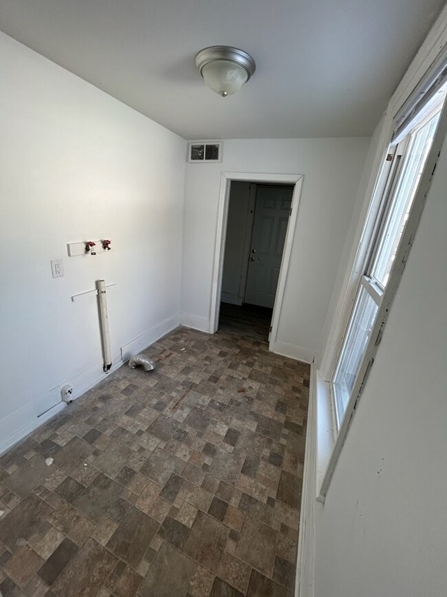 Building Photo - 301 Main St