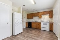 Building Photo - Spring Special: Charming 2 Bed / 1.5 Bath Townhouse in Cookeville