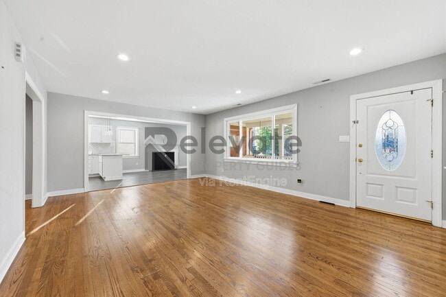 Building Photo - 8410 Yolanda Rd