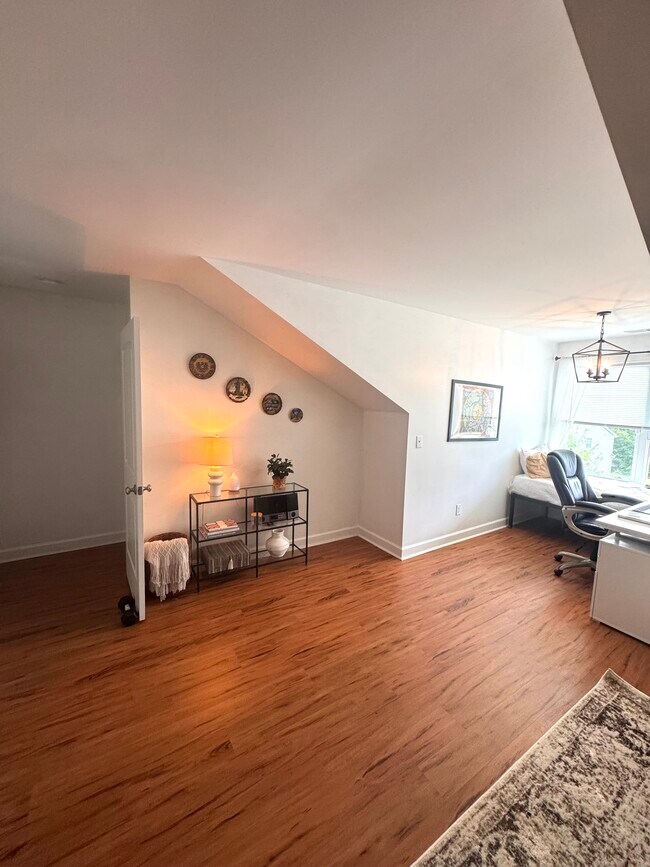Building Photo - 251 Samuel Nicholas Dr
