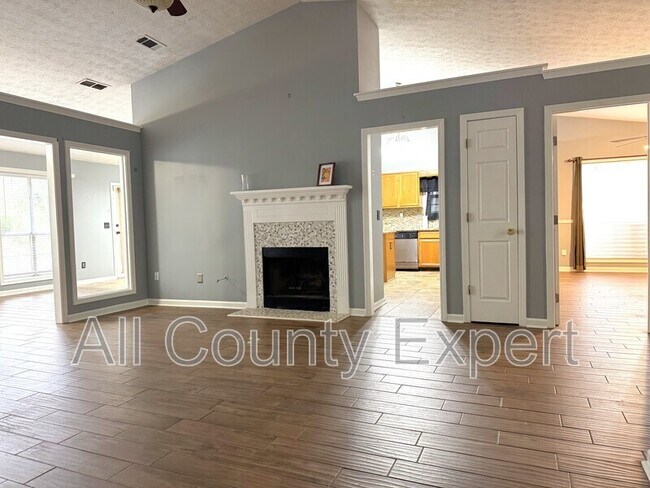 Building Photo - 915 Prestonwood Dr