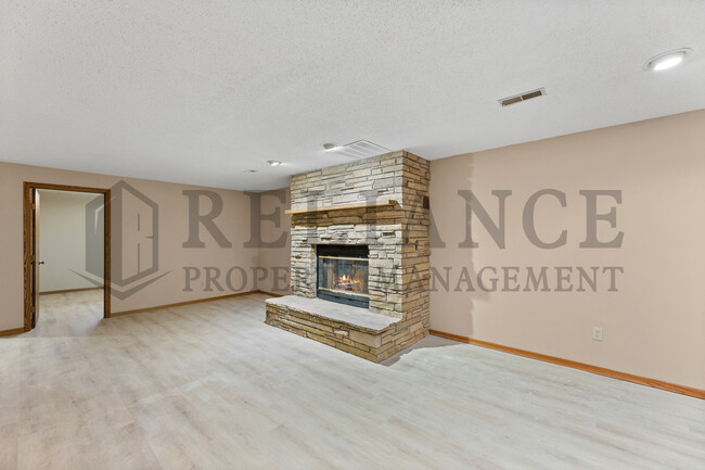 Building Photo - 510 N Parkridge St