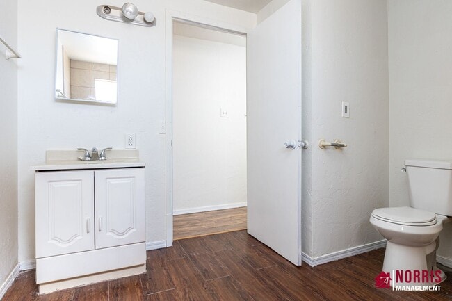 Building Photo - Manufactured home with NO HOA and Plenty o...