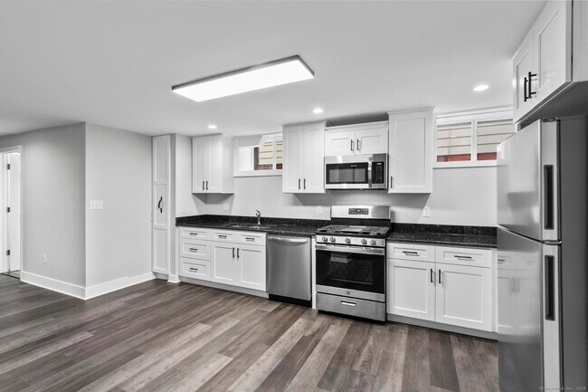 Building Photo - 548 Ferry St