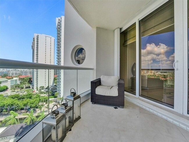 Building Photo - 7000 Island Blvd