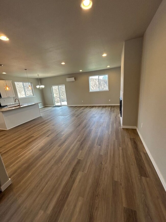 Building Photo - Beautifully Furnished Brand New 5 Bedroom ...