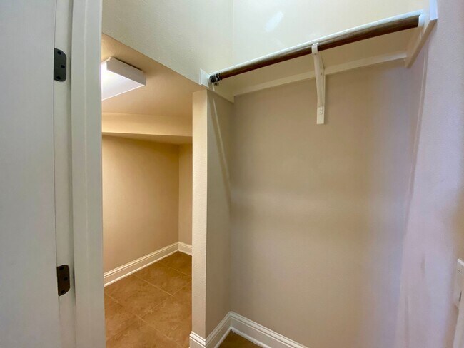 Building Photo - Large Home in Mueller!  Available for October!