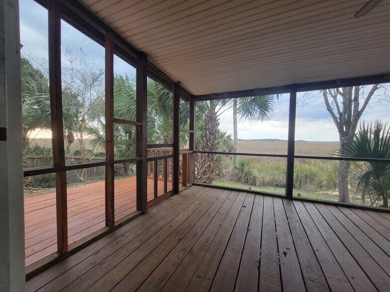 Porch 2 - 137 Marsh Edge Ln