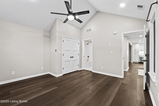 Building Photo - 1112 E Burnett Ave