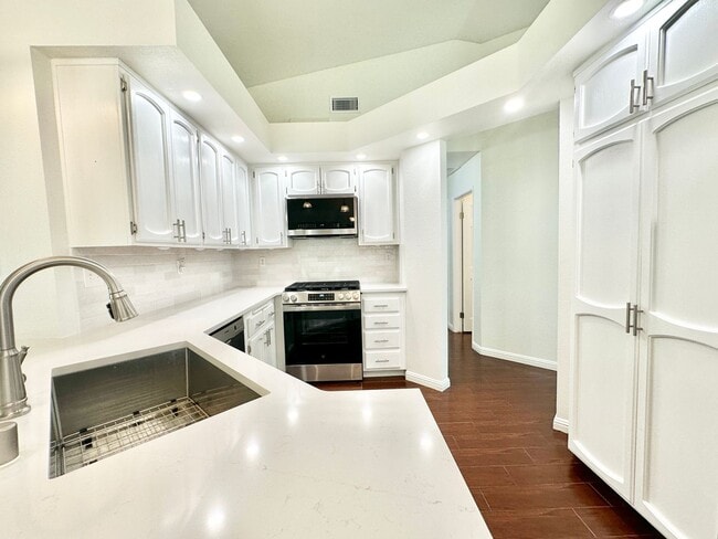 Building Photo - Wonderful Single-Story Home on Spacious Corner Lot with Privately Fenced Yard Space & Attached-Tw...