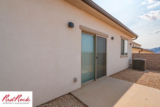 Building Photo - Newer Townhome in Hurricane Heights